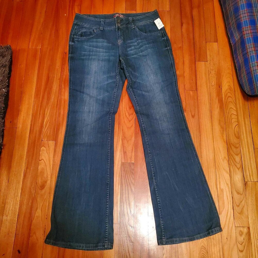 NWT Makers of True Originals blue flare jeans - size 31
